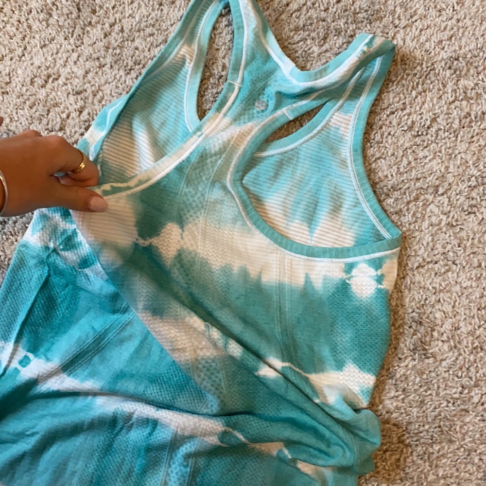 Lululemon top!! RARE Color - Picture 5 of 5